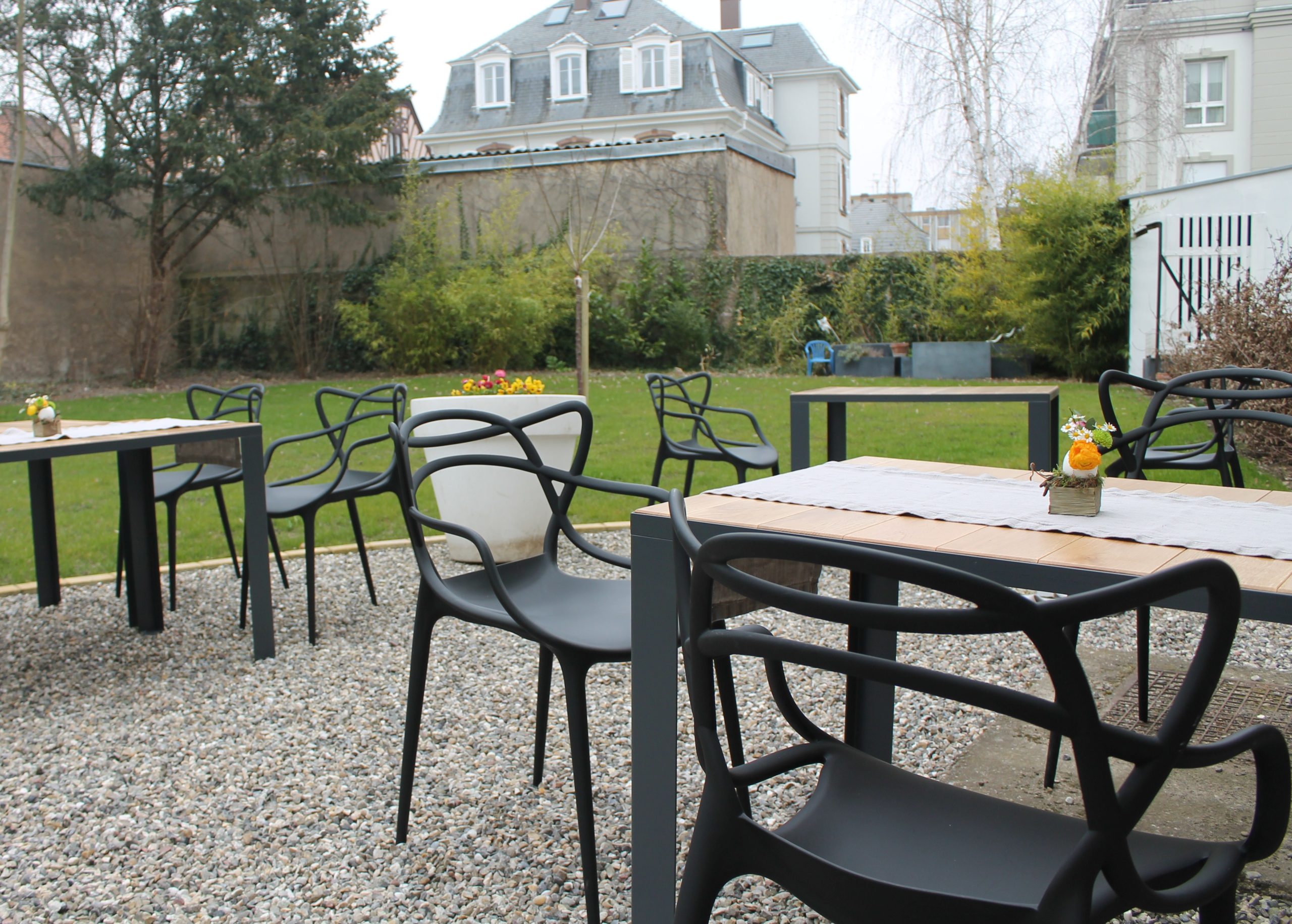 breakfast in garden Villa Élyane
